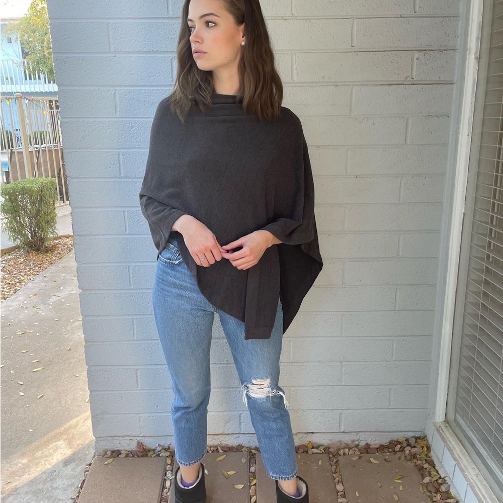 Brand New with Tags Barefoot Dreams Poncho